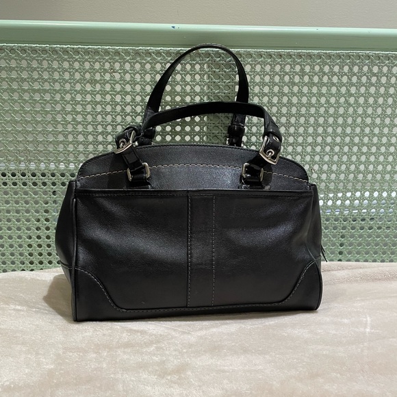 Coach black leather small hand bag - Picture 2 of 16